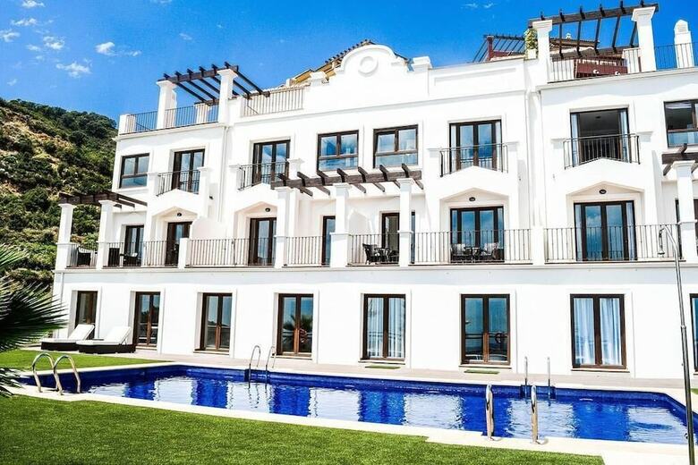 Modern Two Bedroom Villa With Indoor Pool & Spa