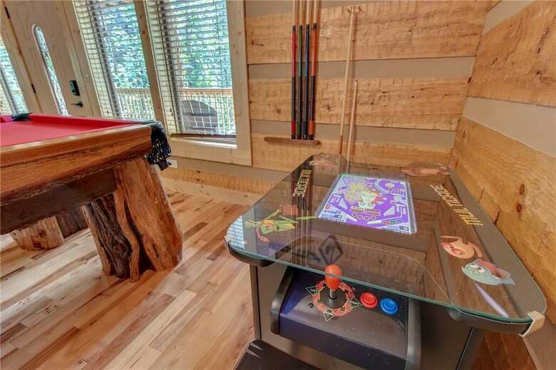 Cabana Lovers' Hideaway, 1 Bedroom, Jetted Tub, Private, Pool Table, Sleeps 4