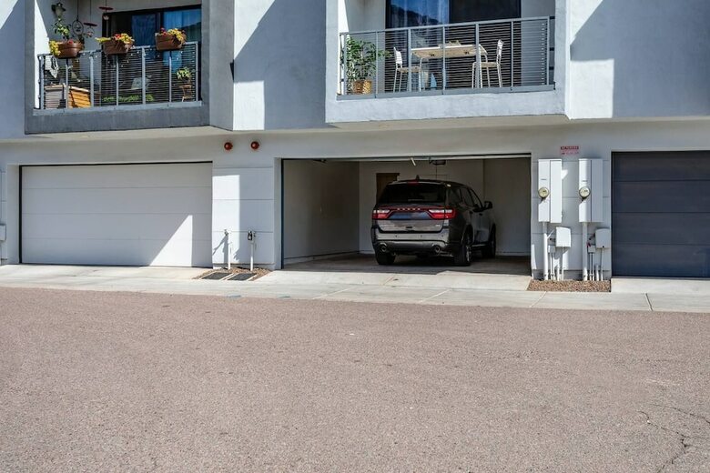 Stunning Home In A Great Location 2-car Garage