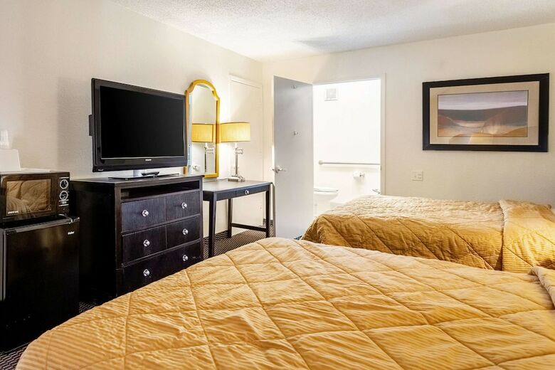 Motel Rodeway Inn & Suites