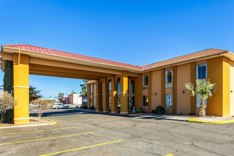 Motel Rodeway Inn & Suites