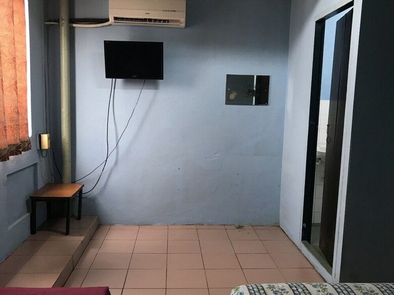 Spot On 89916 Gold Star Hotel