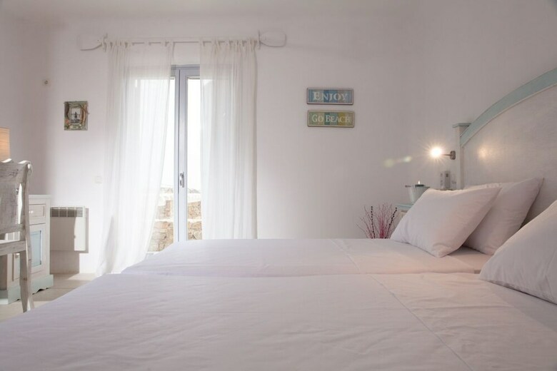 Villa Aurora III Bythe Pearls Collection
