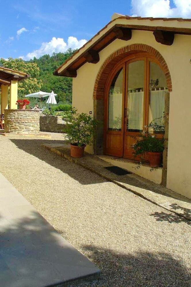Villa Apartment With One Bedroom In Castelfranco Piandisc�, With Pool Access
