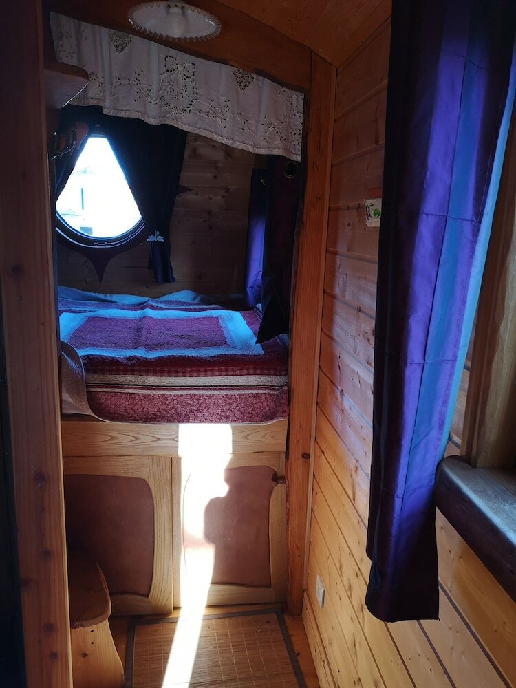 Bed & Breakfast Les Jardins de Mimizan- La Roulotte