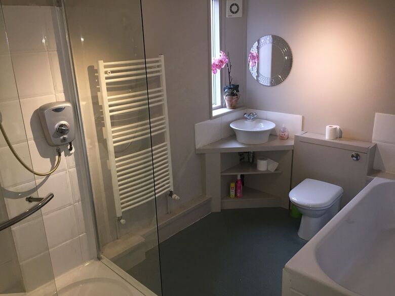 Residencia Large 2-bed House Derbyshire Off Chatsworth Rd