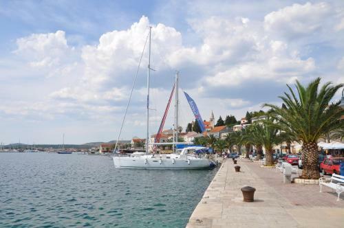 Hostal Bm Apartments Rogoznica