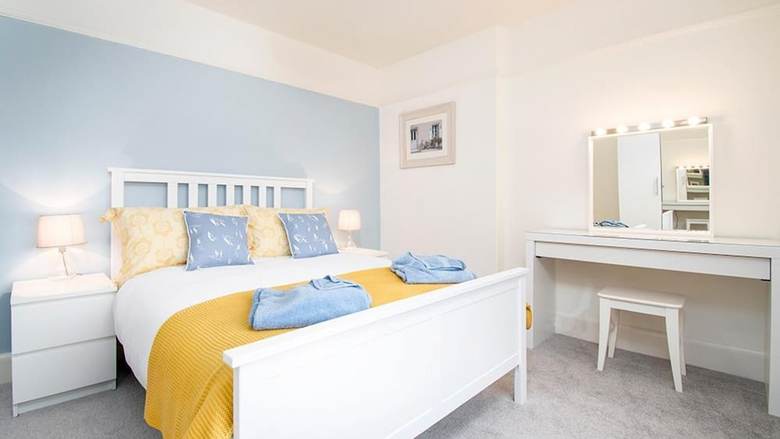 Gwylan Apartment In Penrhyn Bay, Modern And Beautifully Presented
