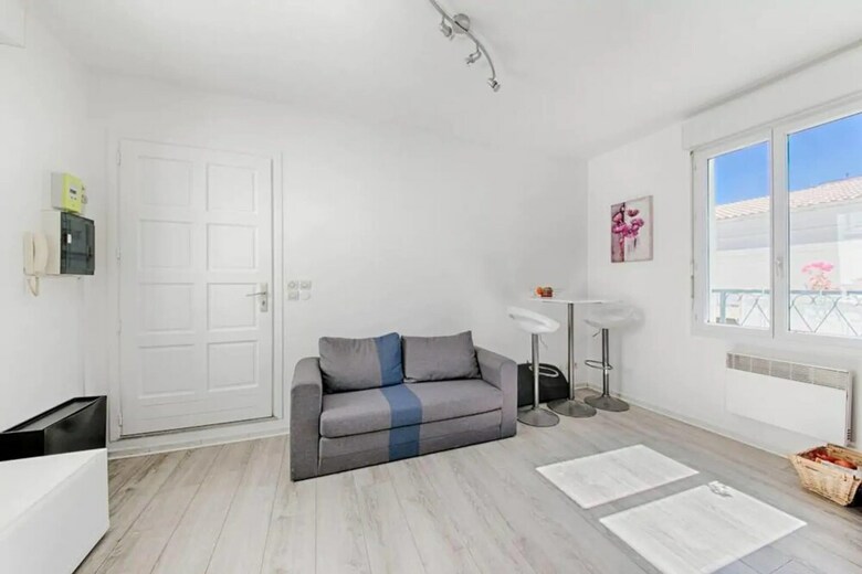 Spacious 1 Bedroom Apartment With Big Rooftop Terrace In Nice