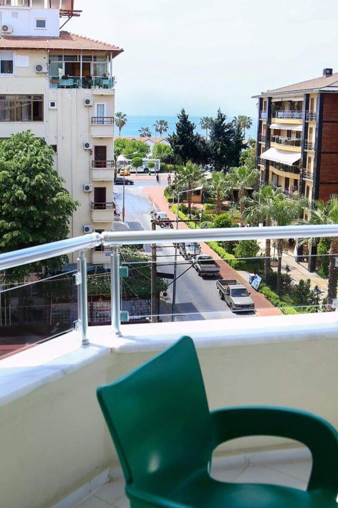 Yaman Life Hotel