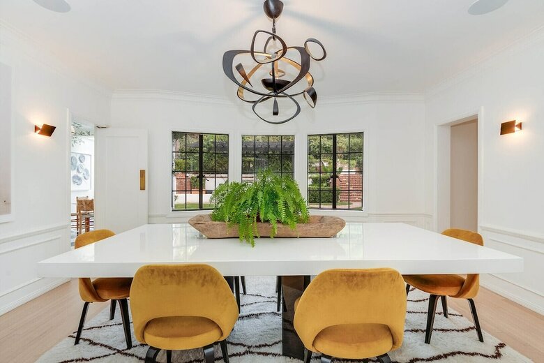 Pearl Of The Hollywood Hills