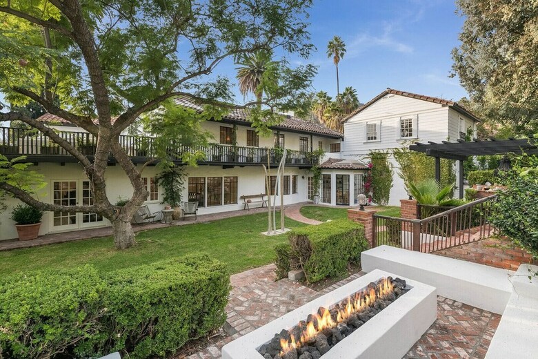 Pearl Of The Hollywood Hills