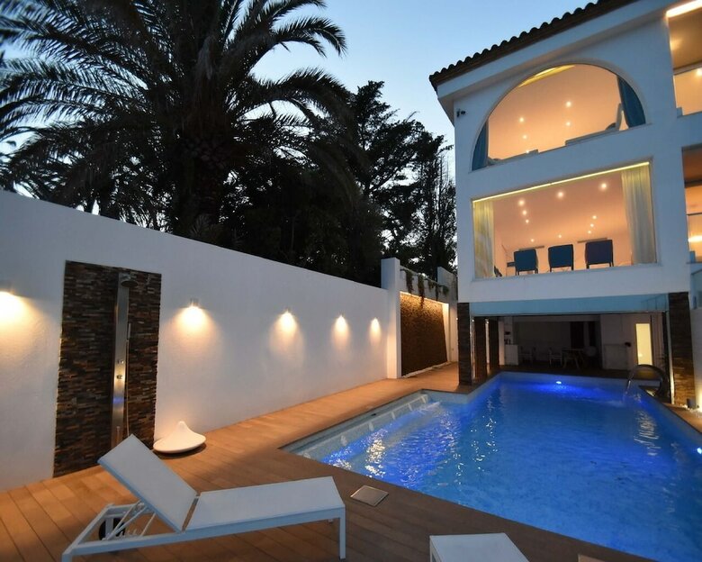 Villa Gaud� Vilanova House