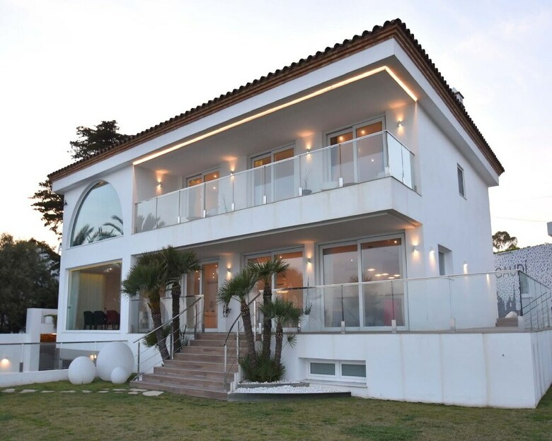 Villa Gaud� Vilanova House