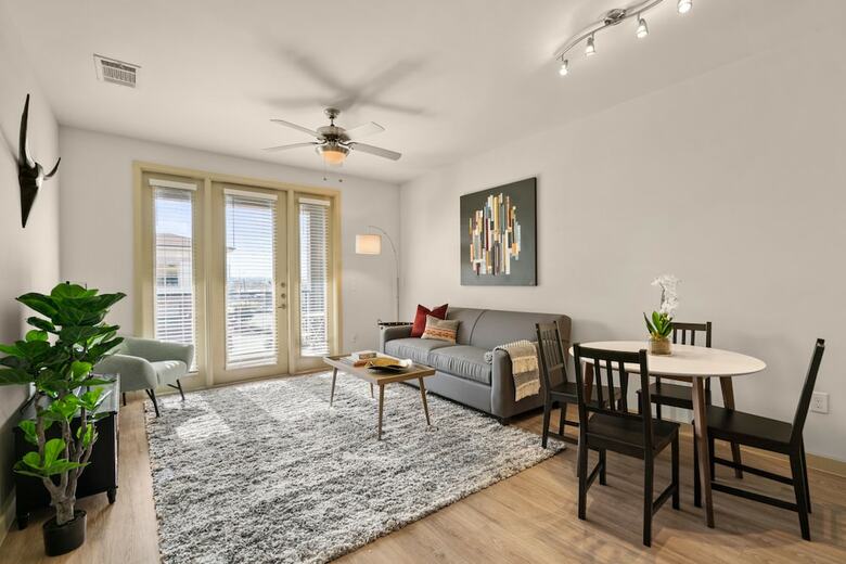 Kasa Dallas Medical District Apartments