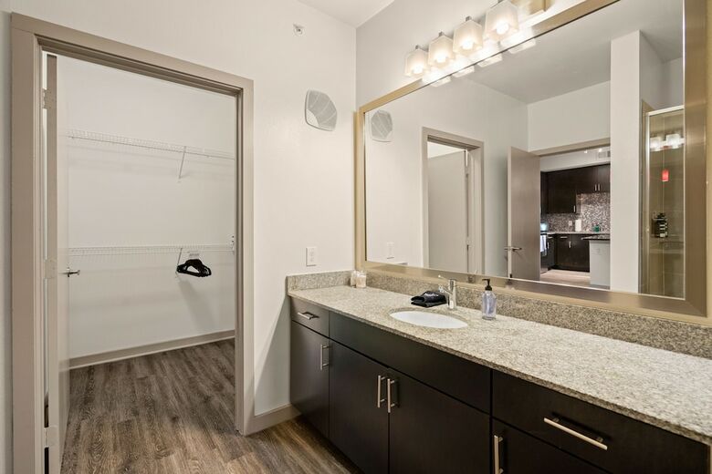Kasa Dallas Medical District Apartments