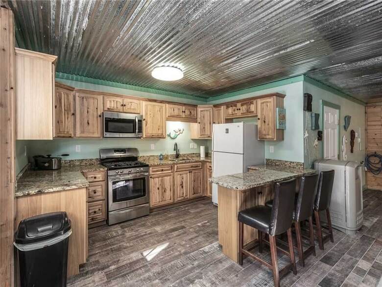 Eagle Creek Complex, Six Cabins, Indoor Heated Pool, Sleeps 28