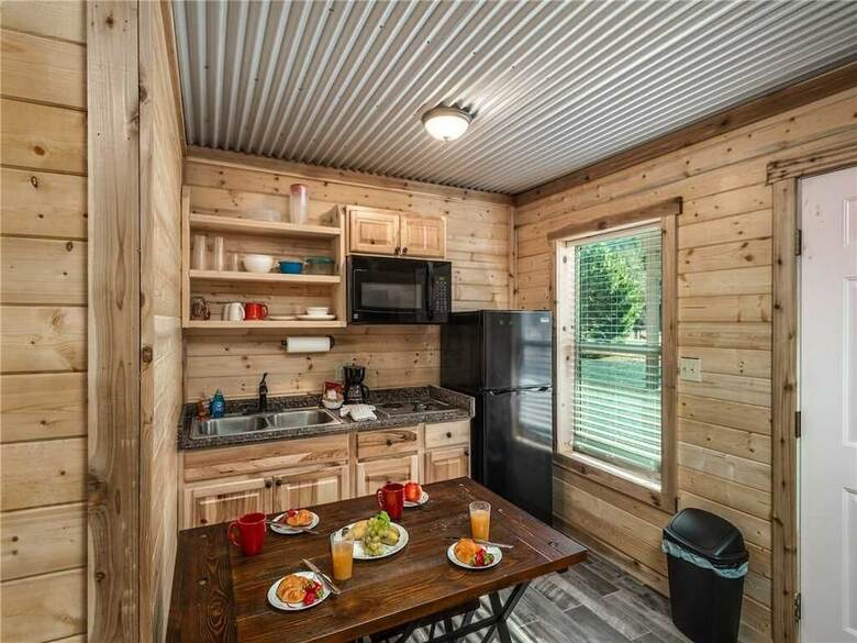 Eagle Creek Complex, Six Cabins, Indoor Heated Pool, Sleeps 28