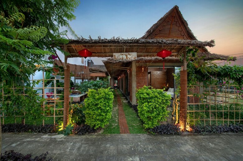 Hotel Ba's Garden Beachside Homestay