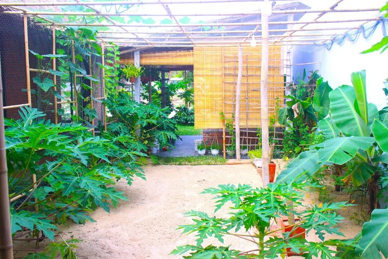 Hotel Ba's Garden Beachside Homestay