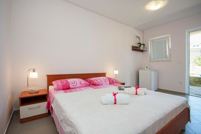 Hotel Apartments & Rooms Mikelin