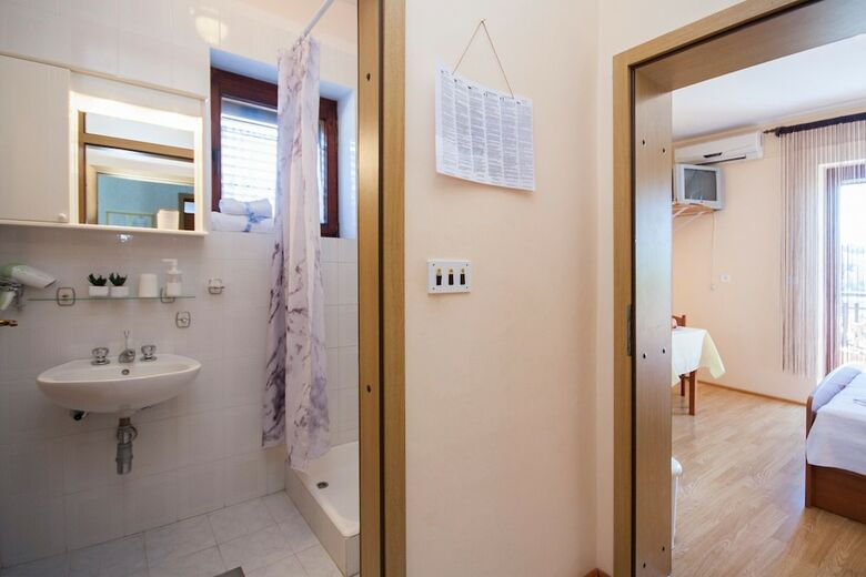 Hotel Apartments & Rooms Mikelin