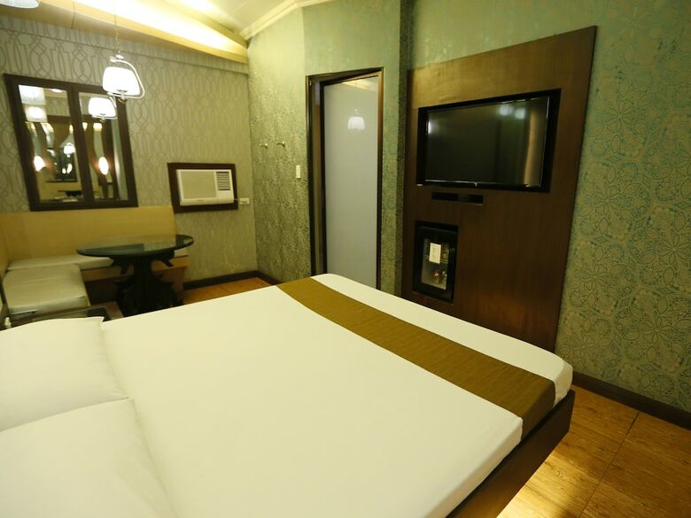 Hotel Victoria Court Gil Puyat