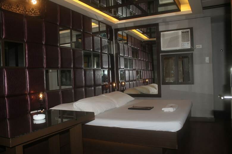 Hotel Victoria Court Gil Puyat