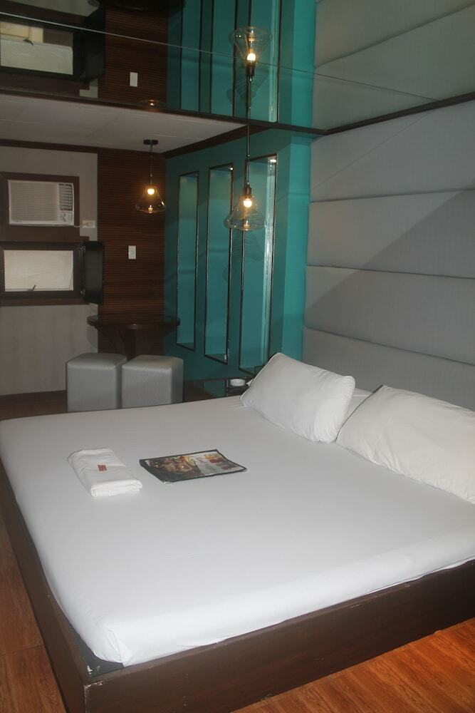 Hotel Victoria Court Gil Puyat