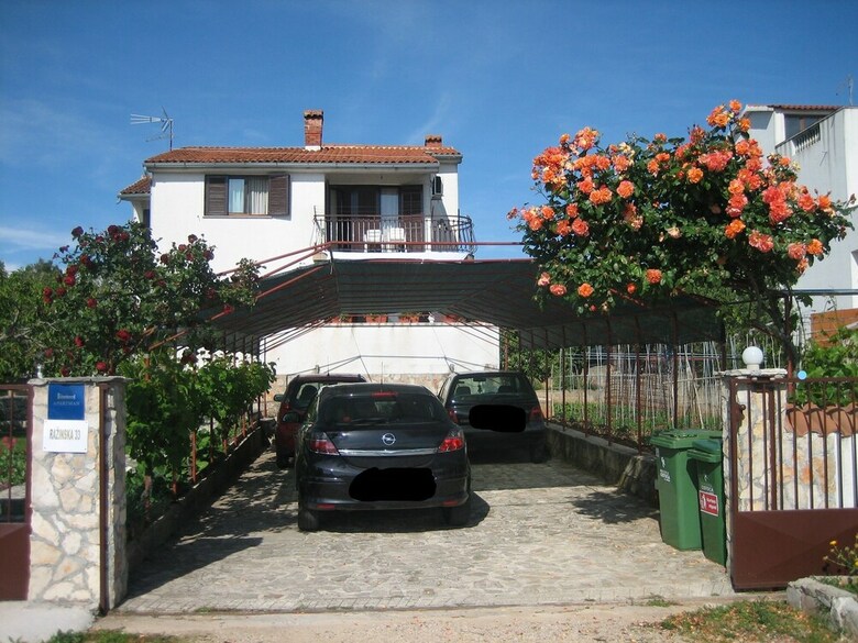 Apartmani Dragovi? Brodarica
