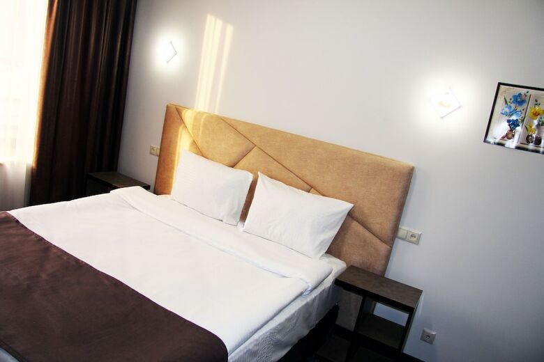 Nar-ar Hotel