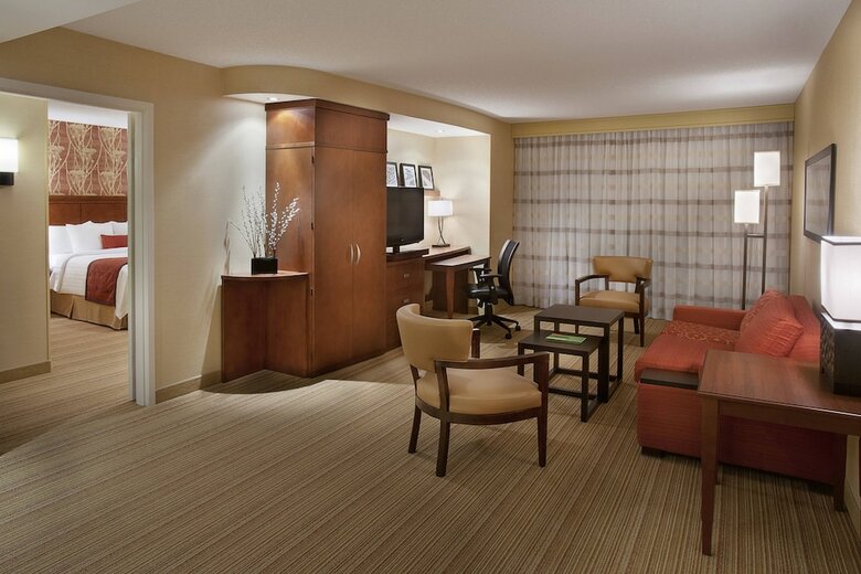 Hotel Courtyard By Marriott Calgary Airport