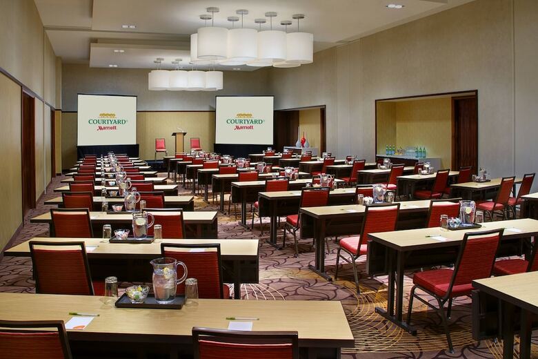 Hotel Courtyard By Marriott Calgary Airport