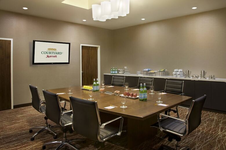 Hotel Courtyard By Marriott Calgary Airport