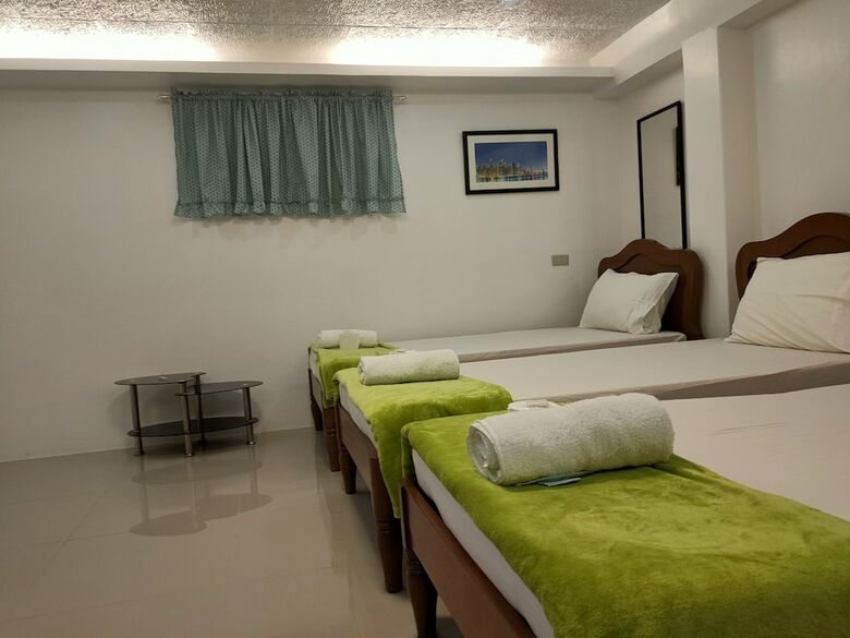Hotel Southpoolside Tourist Inn