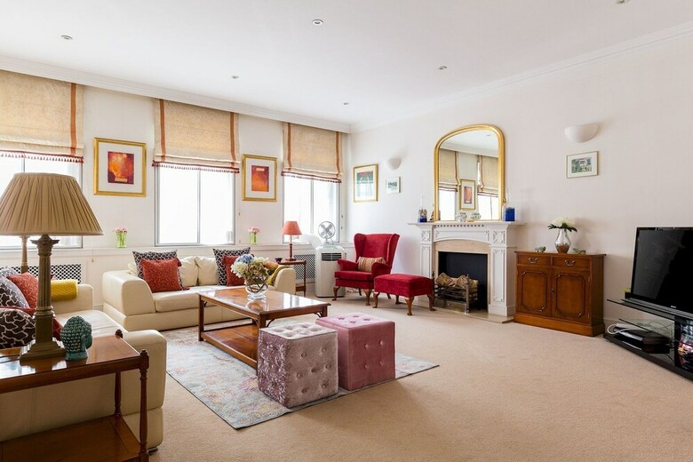2-bed 2-bath Next To Park Lane