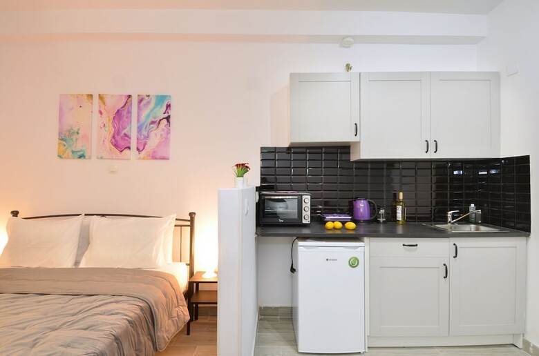 Metaxourgeio B - A Minimal Apartment