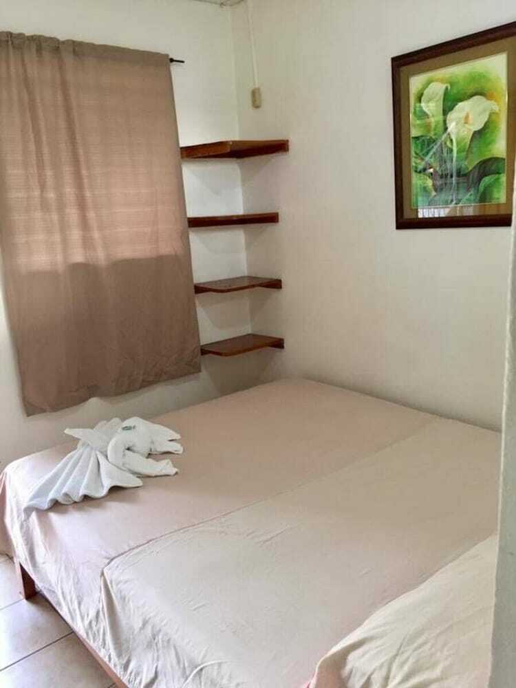 Hostal The Landing Hotel