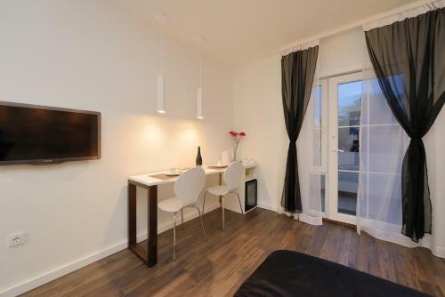 Hostal Guest House D&g -i Apartment & Room