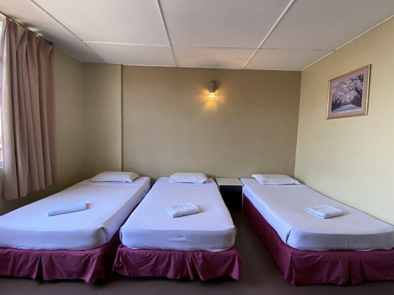 Oyo 89997 Kurnia Hotel