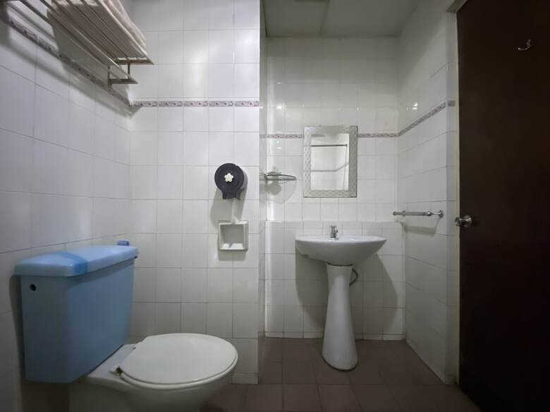 Oyo 89997 Kurnia Hotel