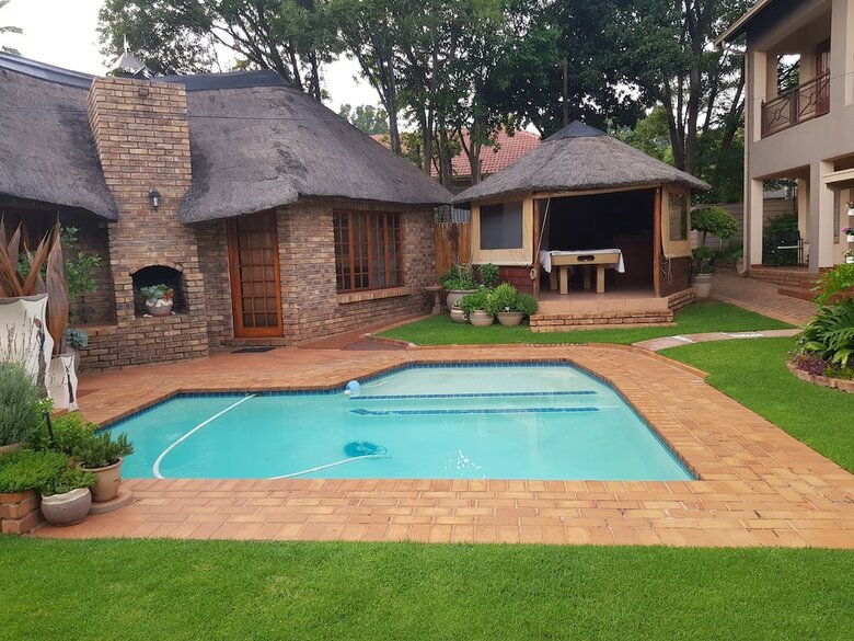 Hotel Aandbloem Guest House