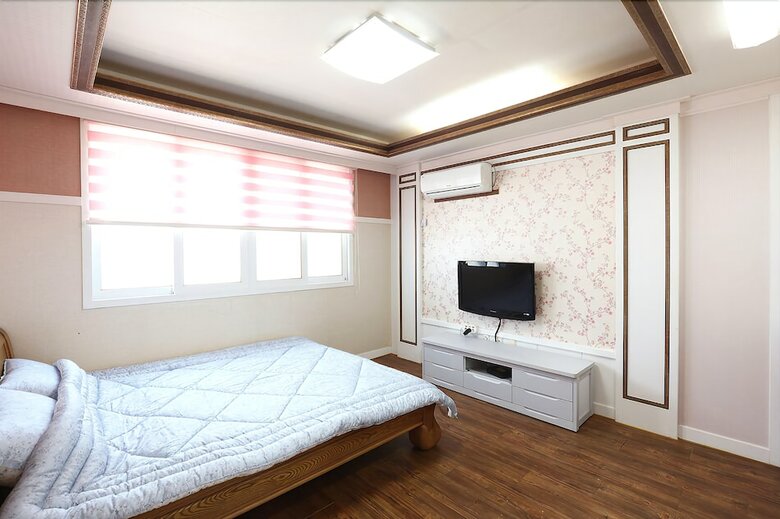Tongyeong Beach Road Pension