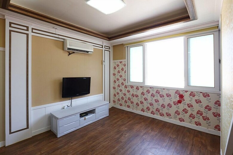 Tongyeong Beach Road Pension
