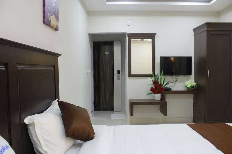 Hotel Rithikha Inn Crest