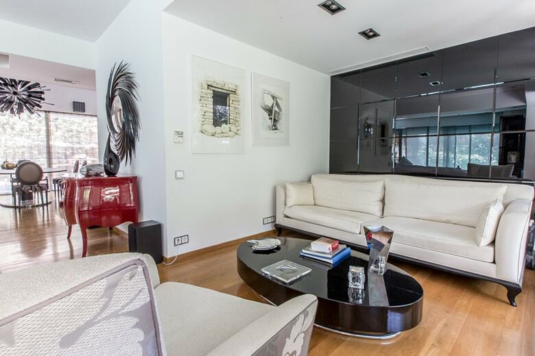 Villa Lillium With Pool & Garden