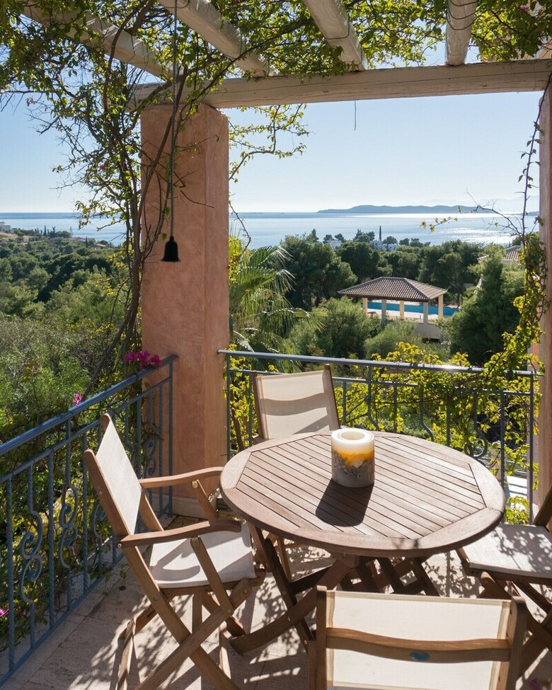 Villa Grejo, Opulent Mansion With Pool