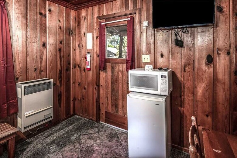 Cabana Apache Village 5, Queen Bed, Midtown, Sleeps 2