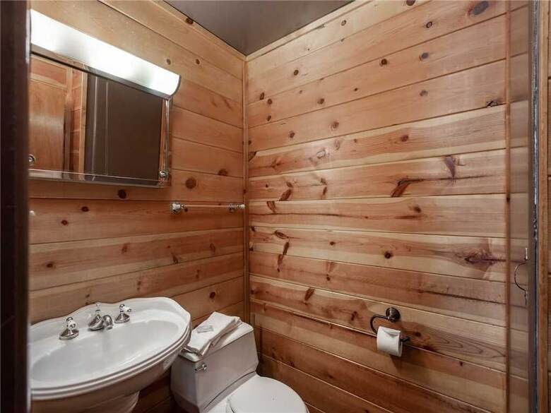 Cabana Dancing Bear, 2 Bedrooms, Front Porch, Midtown, Sleeps 6
