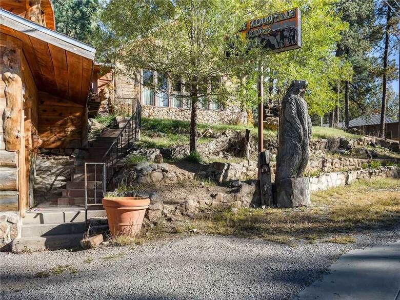 Cabana Dancing Bear, 2 Bedrooms, Front Porch, Midtown, Sleeps 6